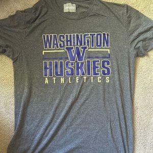 Washington Huskies Tee Shirt. Medium